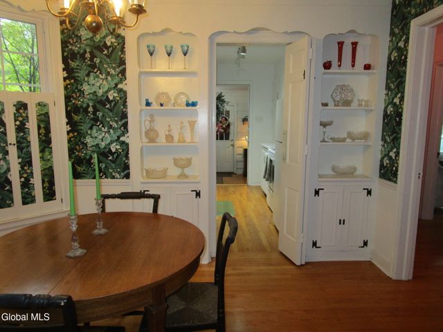 2276 Cayuga Road, Niskayuna, NY 12309