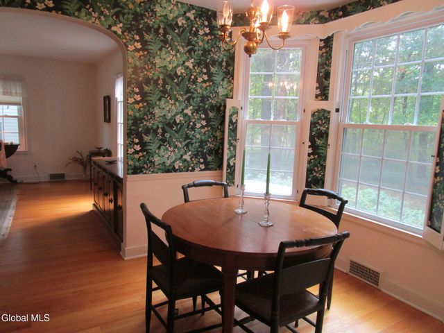 2276 Cayuga Road, Niskayuna, NY 12309