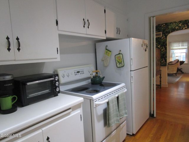 2276 Cayuga Road, Niskayuna, NY 12309