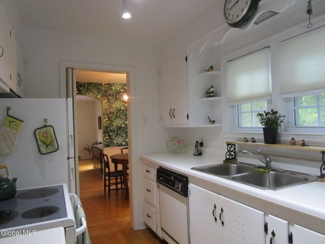 2276 Cayuga Road, Niskayuna, NY 12309