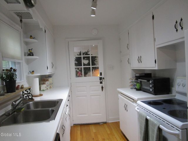 2276 Cayuga Road, Niskayuna, NY 12309