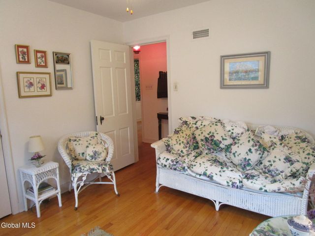 2276 Cayuga Road, Niskayuna, NY 12309