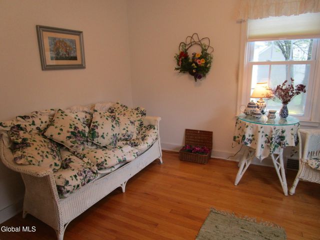 2276 Cayuga Road, Niskayuna, NY 12309