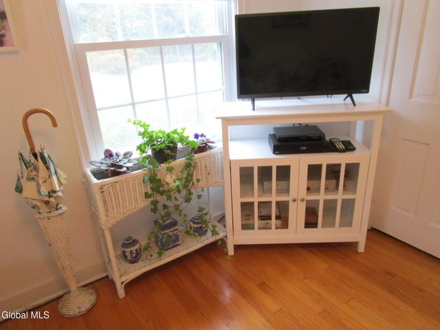 2276 Cayuga Road, Niskayuna, NY 12309