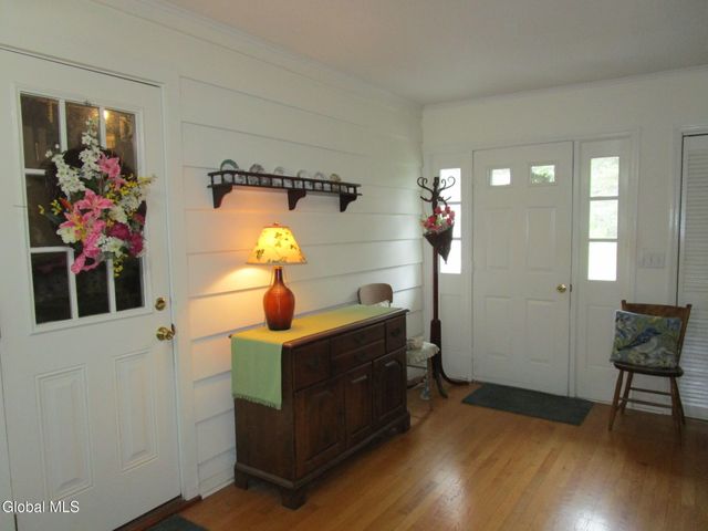 2276 Cayuga Road, Niskayuna, NY 12309