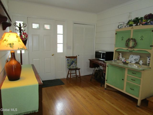 2276 Cayuga Road, Niskayuna, NY 12309