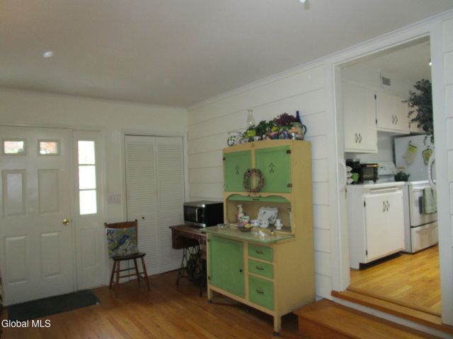 2276 Cayuga Road, Niskayuna, NY 12309