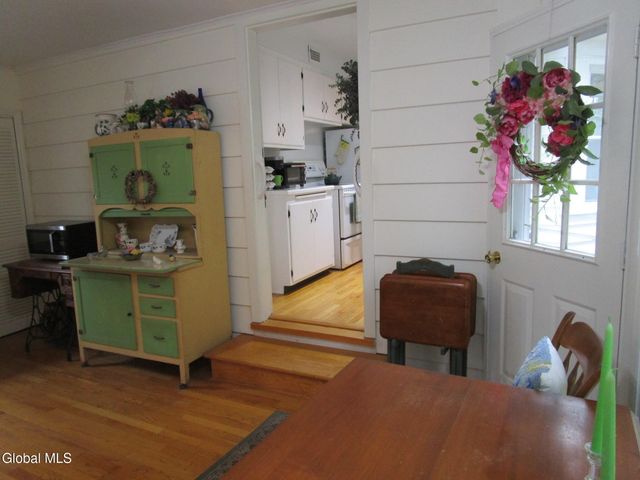 2276 Cayuga Road, Niskayuna, NY 12309