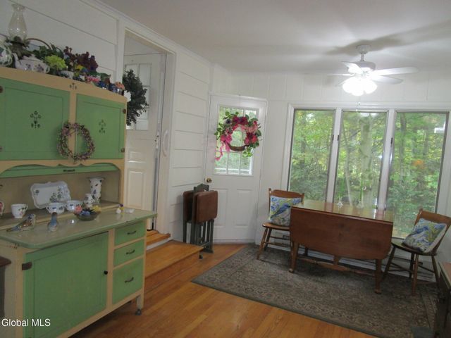 2276 Cayuga Road, Niskayuna, NY 12309