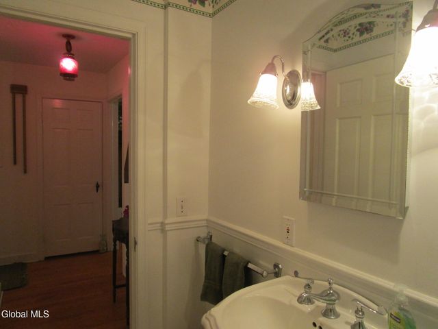 2276 Cayuga Road, Niskayuna, NY 12309