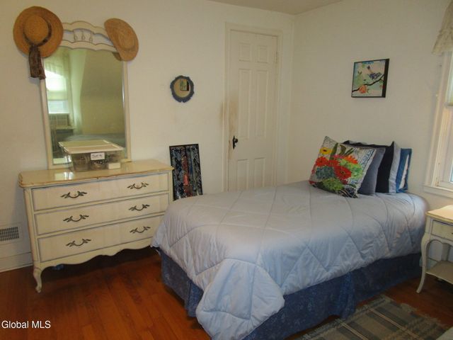 2276 Cayuga Road, Niskayuna, NY 12309