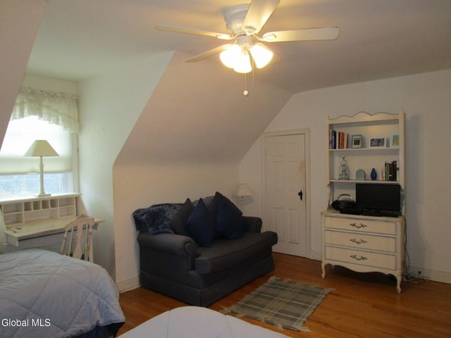 2276 Cayuga Road, Niskayuna, NY 12309