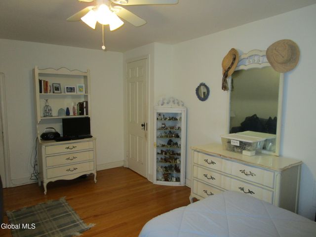 2276 Cayuga Road, Niskayuna, NY 12309