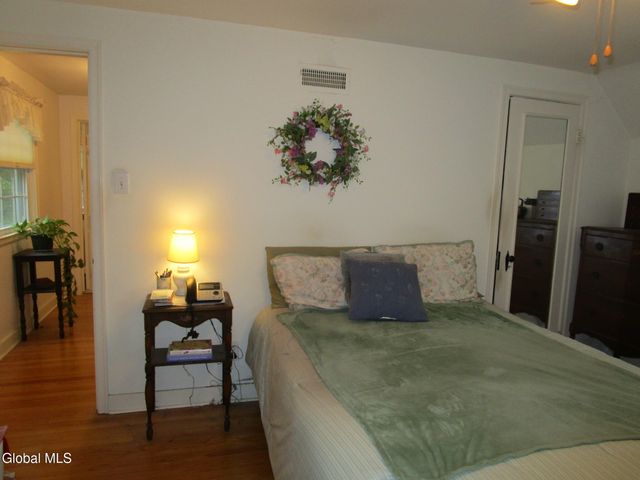 2276 Cayuga Road, Niskayuna, NY 12309