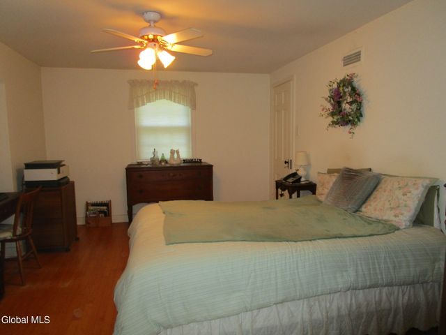 2276 Cayuga Road, Niskayuna, NY 12309