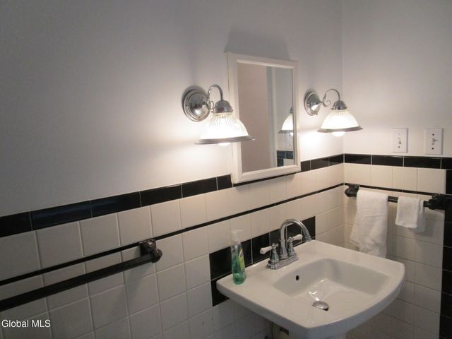 2276 Cayuga Road, Niskayuna, NY 12309