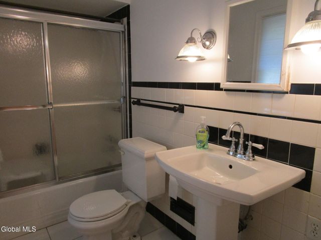 2276 Cayuga Road, Niskayuna, NY 12309