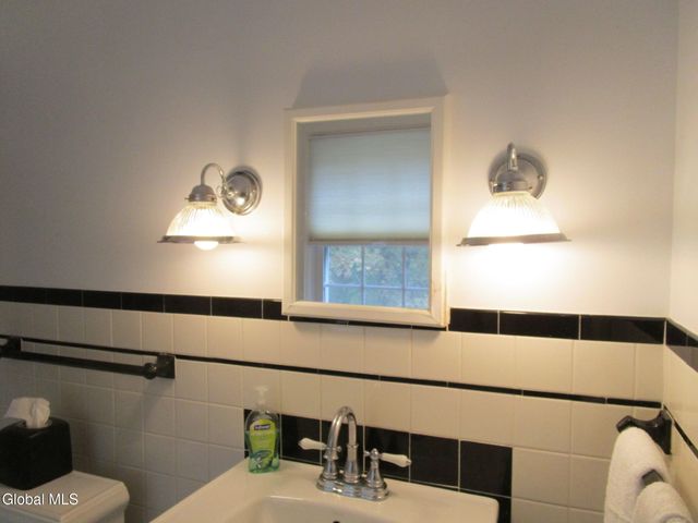 2276 Cayuga Road, Niskayuna, NY 12309