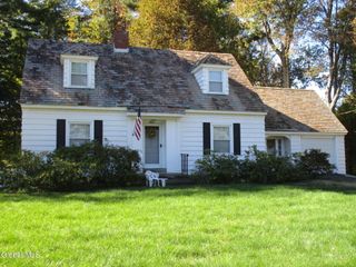 2276 Cayuga Road, Niskayuna, NY 12309