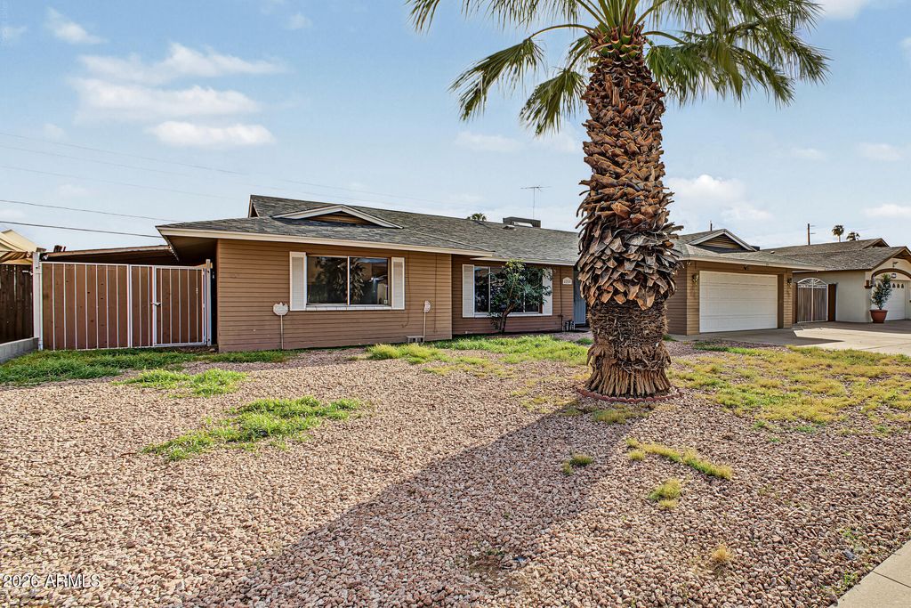 4209 W MISSOURI Avenue, Phoenix, AZ 85019 — photo 2