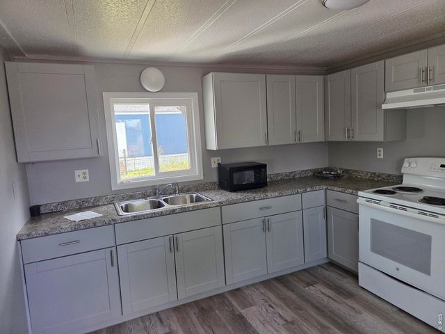 101 Larch Dr, Log Lane Village, CO 80705