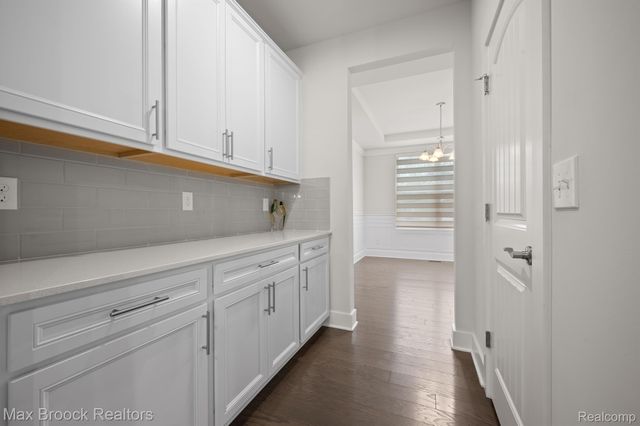 2610 IRONTON Drive, Commerce Charter Township, MI 48382