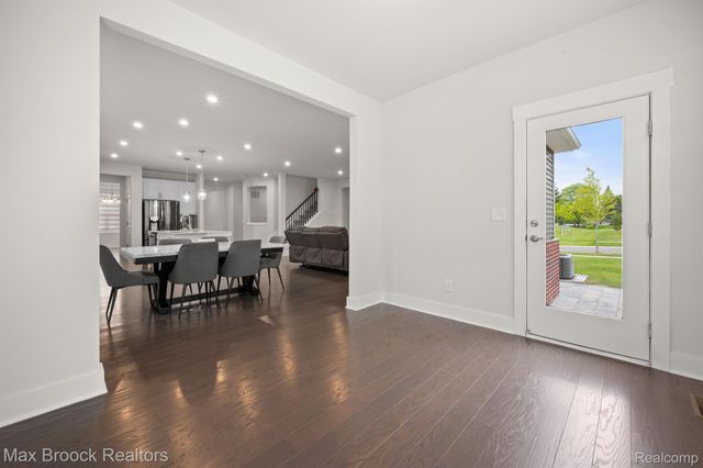 2610 IRONTON Drive, Commerce Charter Township, MI 48382