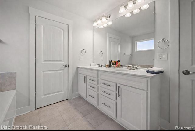 2610 IRONTON Drive, Commerce Charter Township, MI 48382