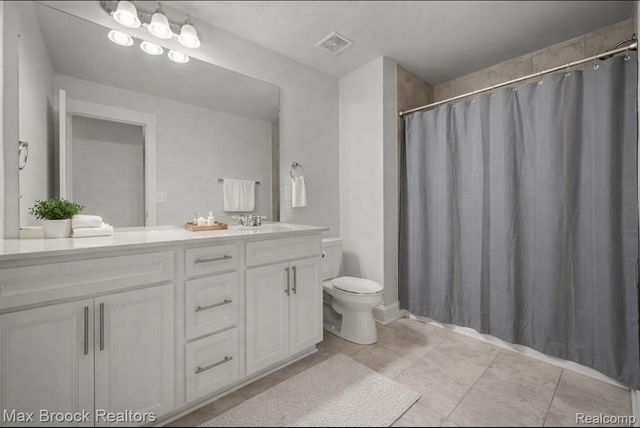 2610 IRONTON Drive, Commerce Charter Township, MI 48382