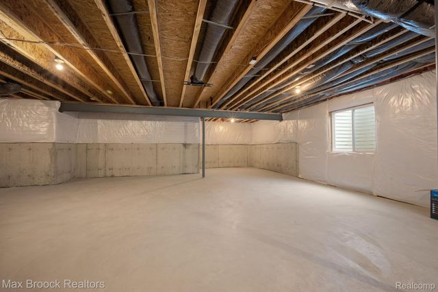 2610 IRONTON Drive, Commerce Charter Township, MI 48382