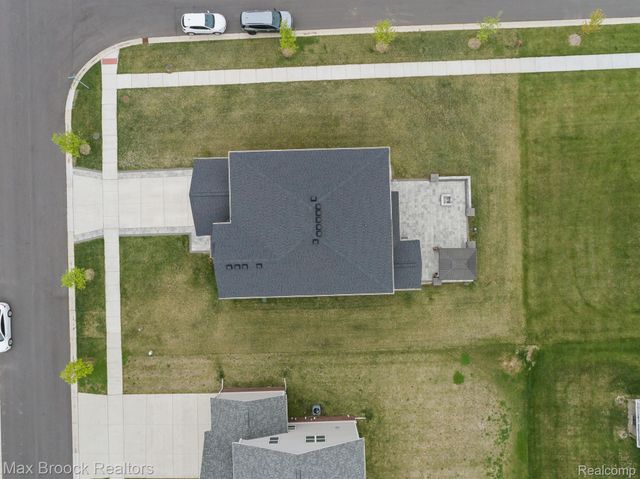 2610 IRONTON Drive, Commerce Charter Township, MI 48382