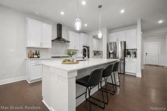 2610 IRONTON Drive, Commerce Charter Township, MI 48382