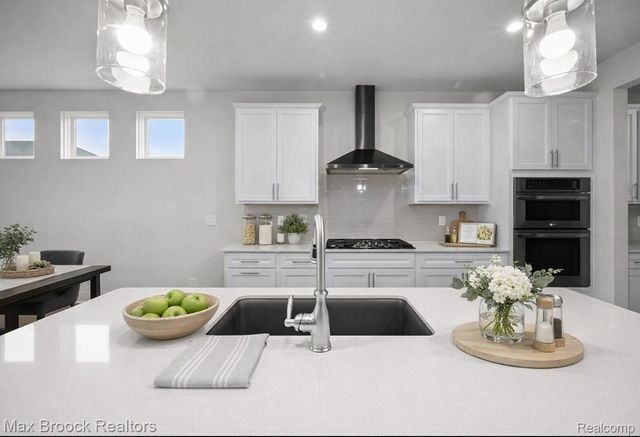 2610 IRONTON Drive, Commerce Charter Township, MI 48382