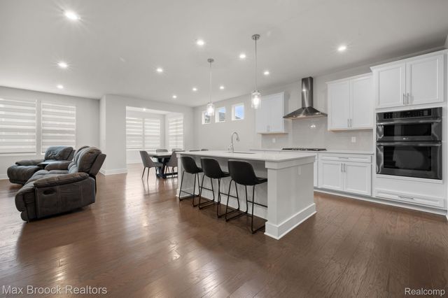 2610 IRONTON Drive, Commerce Charter Township, MI 48382