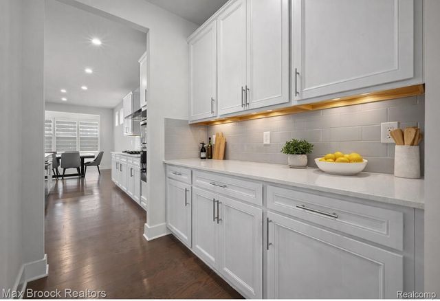 2610 IRONTON Drive, Commerce Charter Township, MI 48382