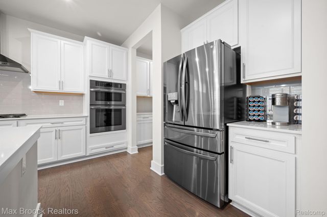 2610 IRONTON Drive, Commerce Charter Township, MI 48382