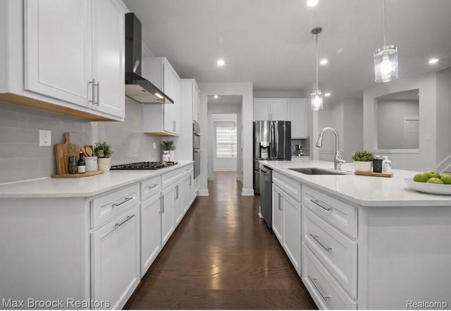 2610 IRONTON Drive, Commerce Charter Township, MI 48382