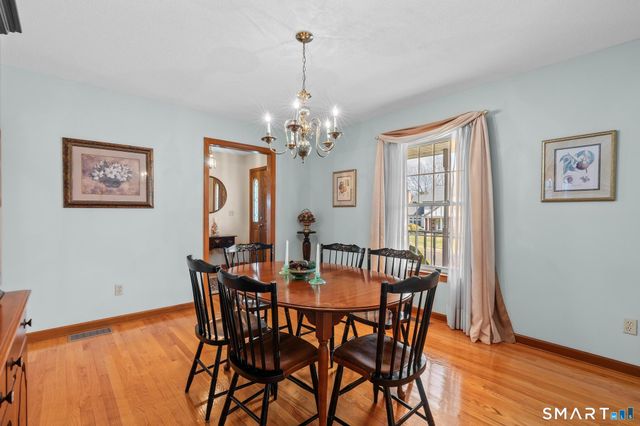 112 Woodsedge Court, Berlin, CT 06037