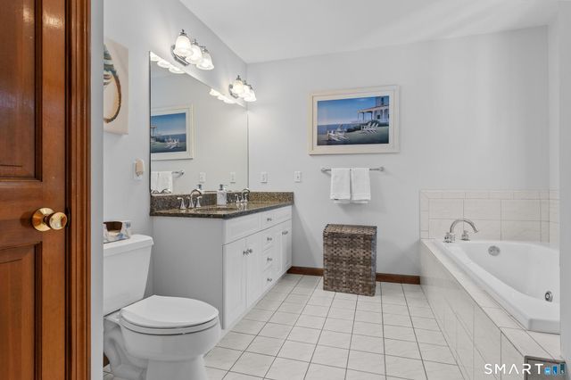 112 Woodsedge Court, Berlin, CT 06037