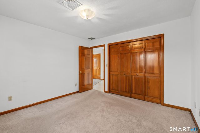 112 Woodsedge Court, Berlin, CT 06037