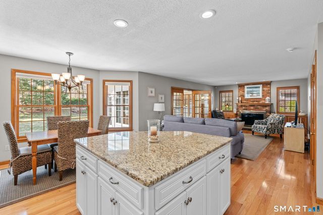 112 Woodsedge Court, Berlin, CT 06037