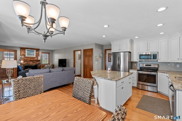 112 Woodsedge Court, Berlin, CT 06037