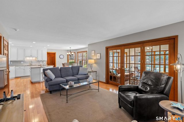 112 Woodsedge Court, Berlin, CT 06037