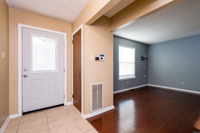 8 Red Maple Court, Little Rock, AR 72211