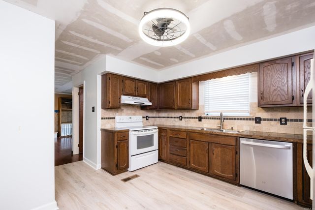 8 Red Maple Court, Little Rock, AR 72211