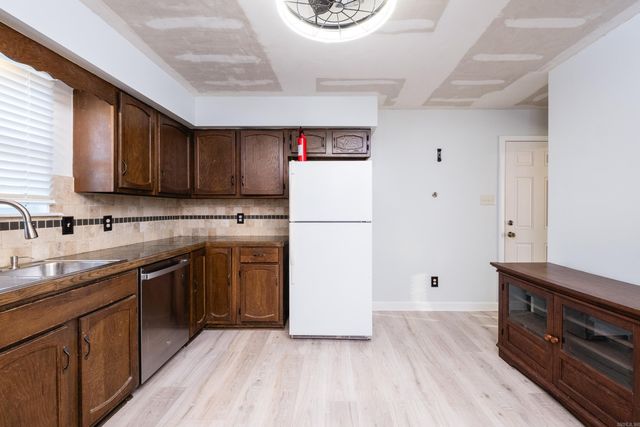 8 Red Maple Court, Little Rock, AR 72211