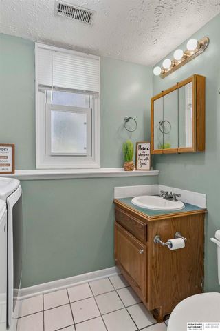 7821 Lake Street, Lincoln, NE 68506