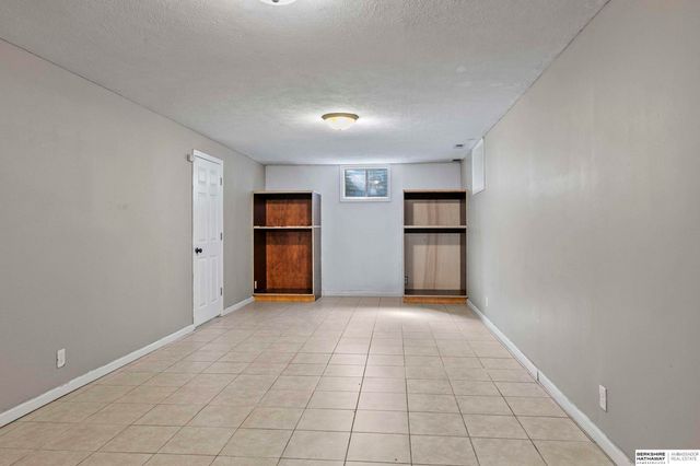 7821 Lake Street, Lincoln, NE 68506