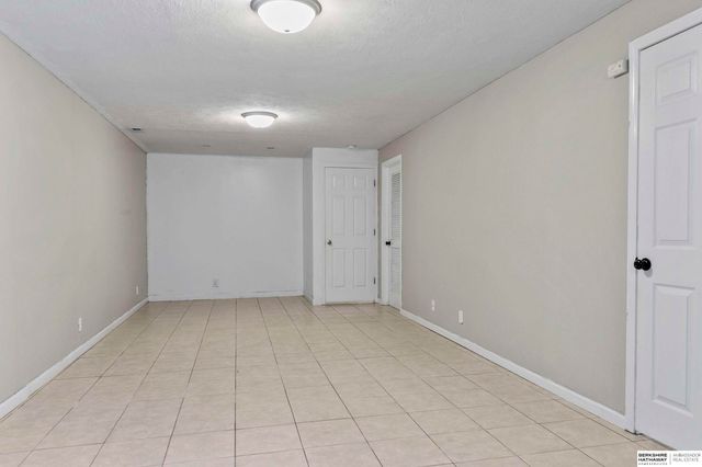 7821 Lake Street, Lincoln, NE 68506