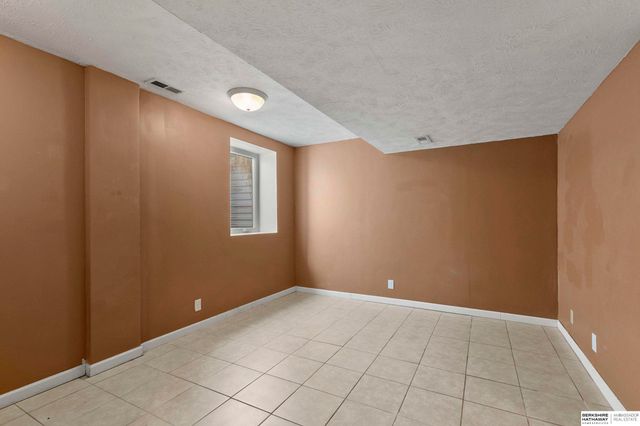 7821 Lake Street, Lincoln, NE 68506